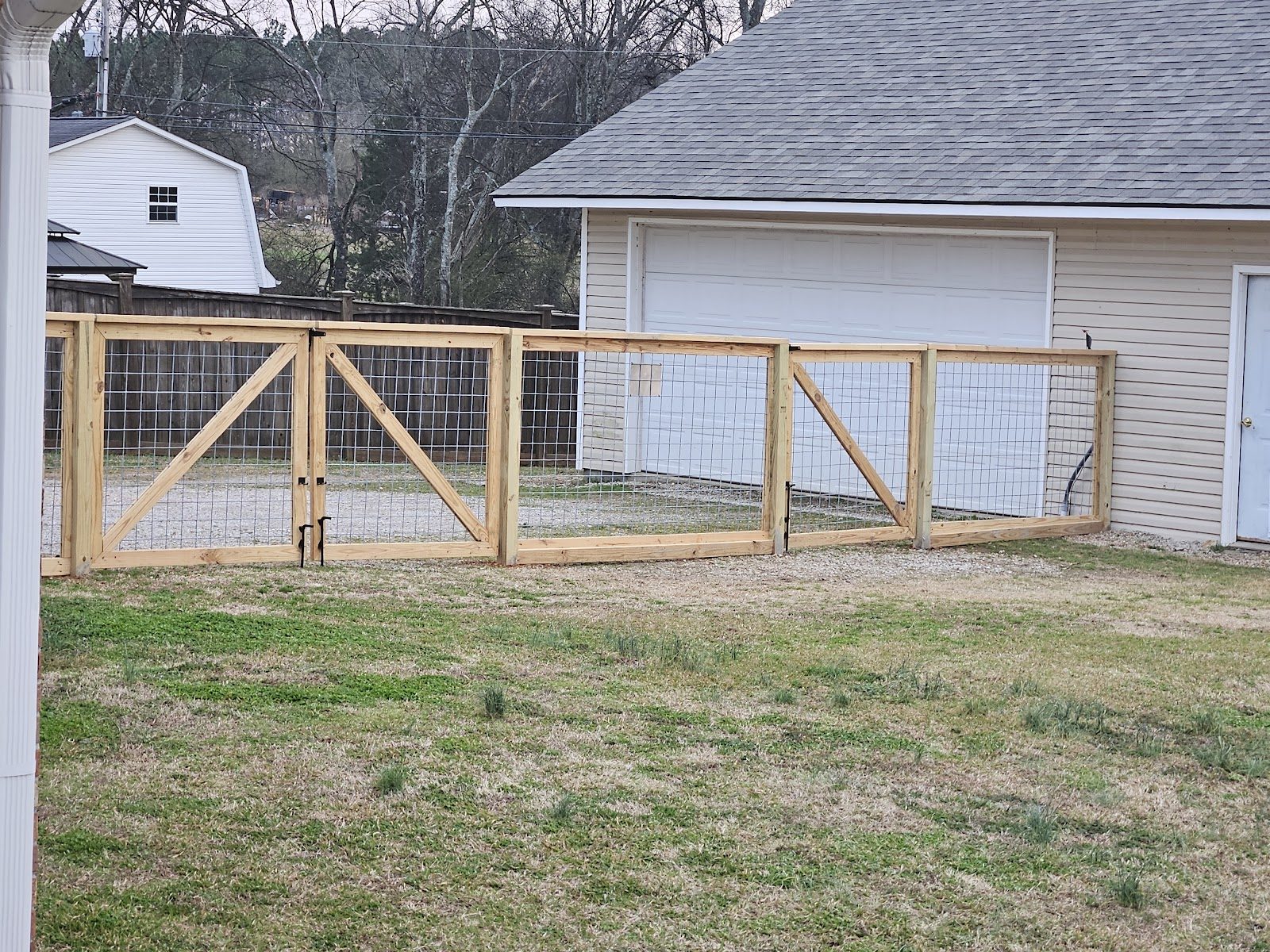 Hog wire fence with gate