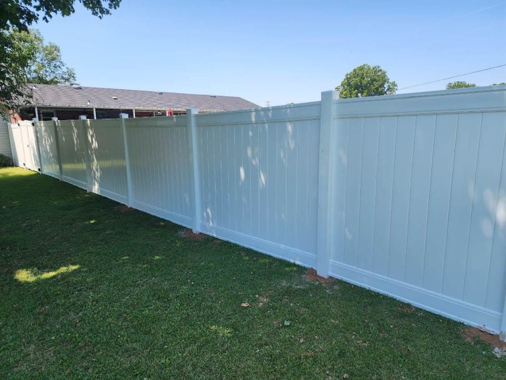 White vinyl privacy fence