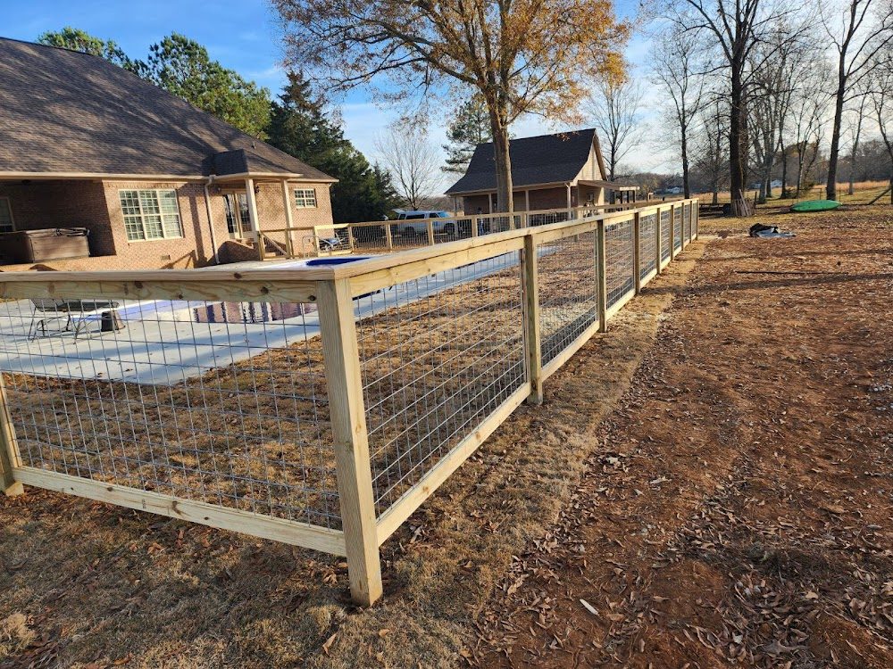 Hog wire fence